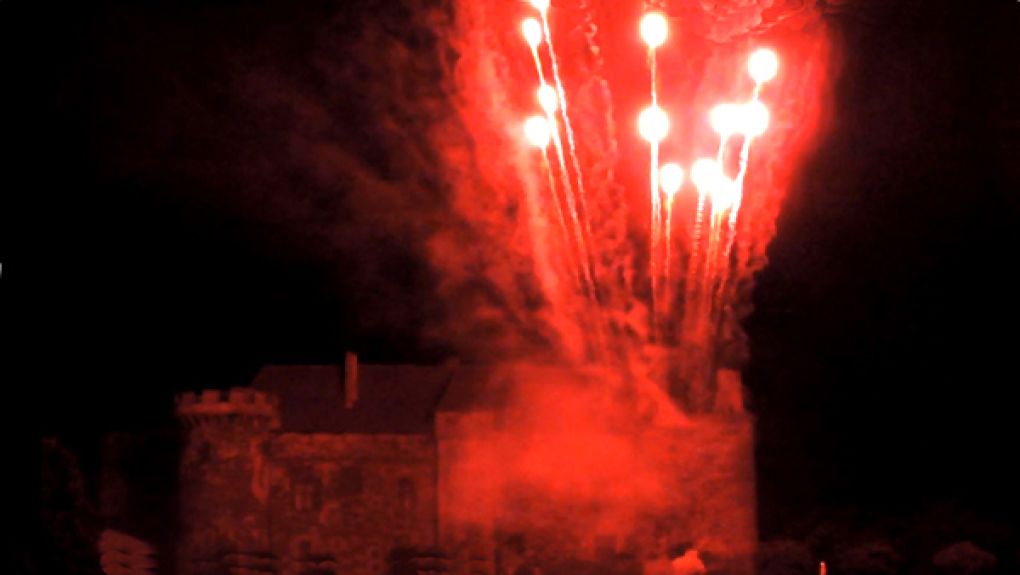 Feu d’Artifice dans le parc du Château de St Saturnin